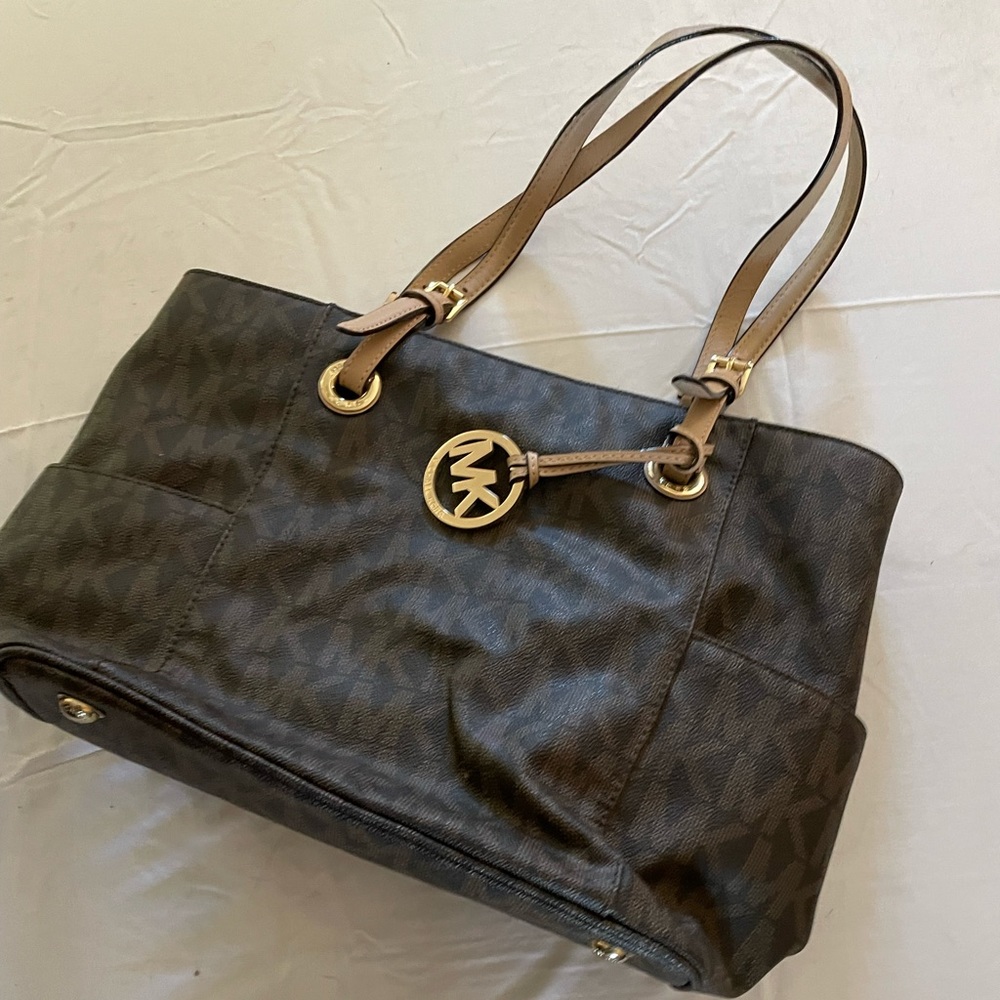 Pristine Michael Kors brown and tan handbag!